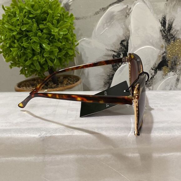 𝅺KENDALL & Kylie Butterfly Sunglasses - Picture 8 of 10